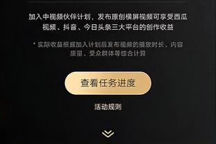 心情不错！梅西替补席上露出笑容